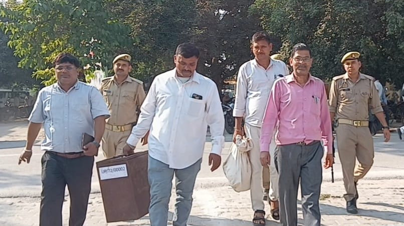 अमेठी में शिक्षक निर्वाचन के लिए 9 पोलिंग पार्टियां रवाना, 3 रिजर्व तैयार 23 अक्टूबर को 9 मतदेय स्थलों पर होगा मतदान, 1099 मतदाता करेंगे मताधिकार का प्रयोग