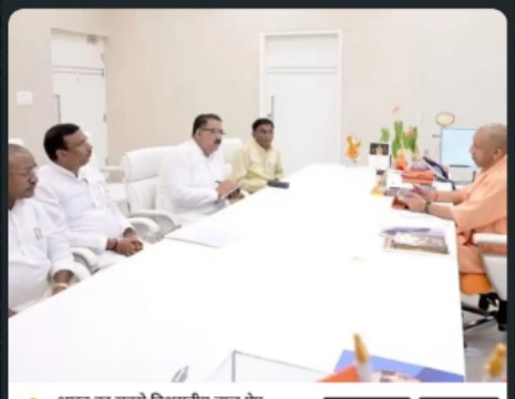 बारा की जनसमस्याओं को लेकर मुख्यमंत्री योगी से मिले विधायक डॉ. वाचस्पति जनसमस्याओं के समाधान को मुख्यमंत्री से मिले डॉ. वाचस्पति, विकास कार्यों पर हुई चर्चा