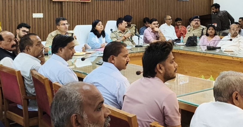 आगामी त्यौहारों, दुर्गा पूजा, रामलीला एवं दशहरा के सकुशल आयोजन हेतु की गयी थानेवार समीक्षा  नियमों व परम्पराओं के साथ मनाएं त्यौहार