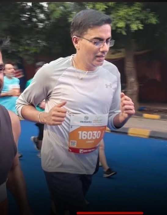 50 की उम्र में 21 किमी दौड़े मंडलायुक्त डॉ. लोकेश एम प्रशासनिक सख्ती और फिटनेस का भी दिया दमदार संदेश 50 वर्ष की उम्र में लगातार दूसरे साल पूरी की दौड़