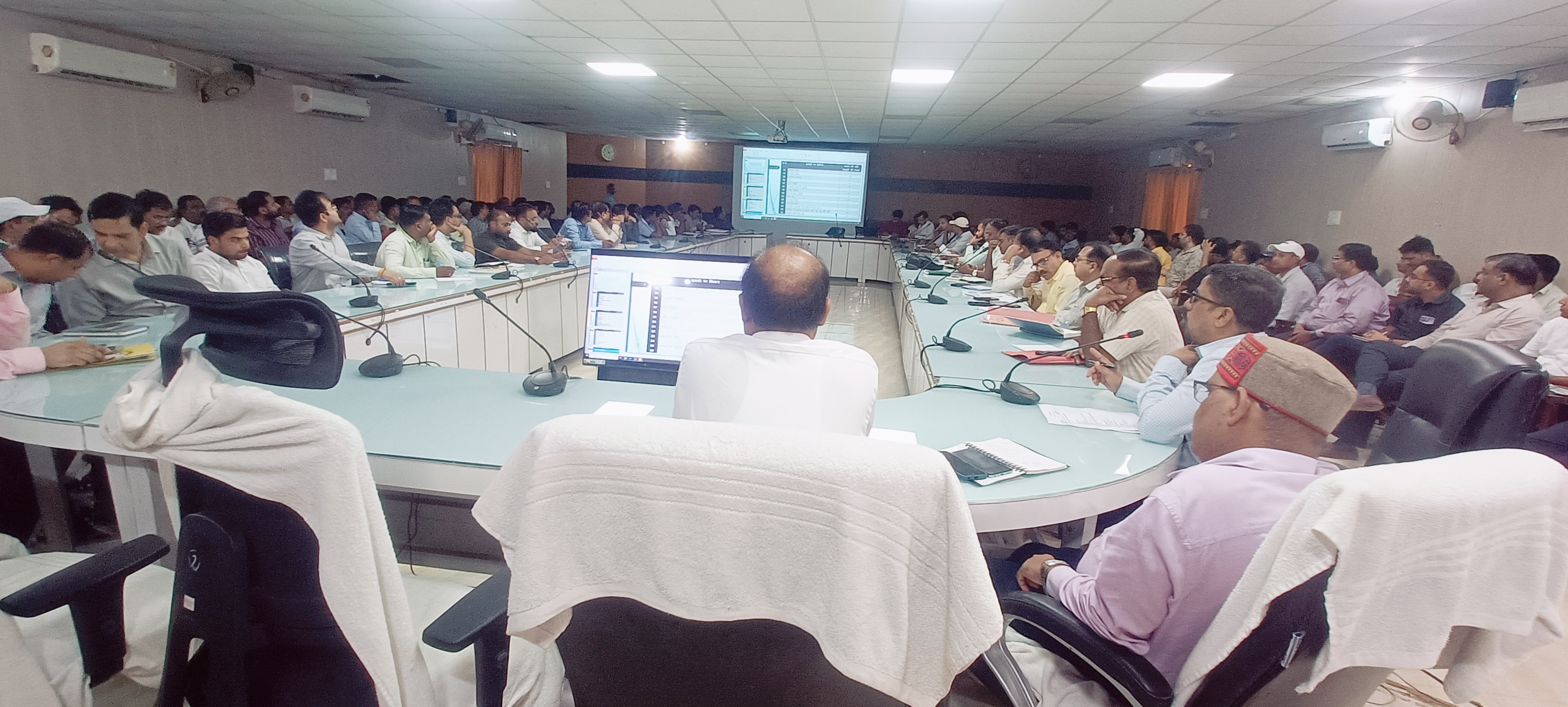 स्नातक एमएलसी चुनाव के लिए मतदान कार्मिकों को दिया गया प्रशिक्षण - 23 अक्टूबर को सुबह आठ से शाम चार बजे तक होगा मतदान,