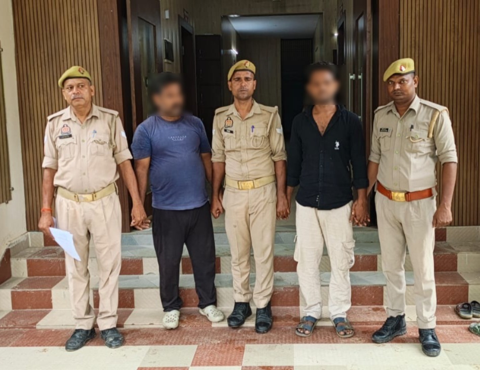चोरी के मोबाइल और स्क्रैप बेचने जा रहे दो गिरफ्ताररूपुलिस ने 97 मोबाइल, 275 बैटरी और पार्ट्स बरामद किए