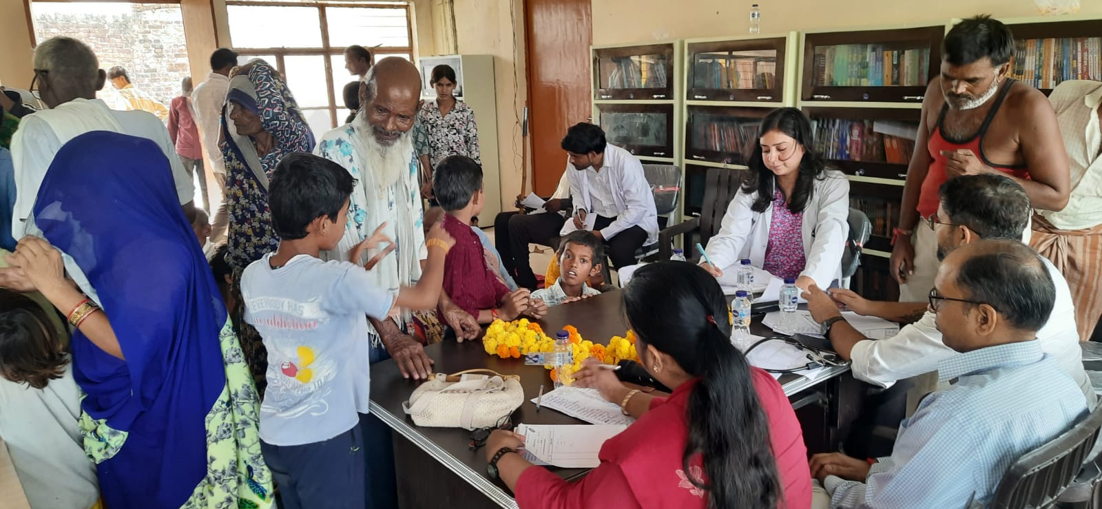 आयुर्वेद दिवस पर चिकित्सा एवं योग शिविर लगाया 240 मरीजों को मिला आयुर्वेदिक चिकित्सा एवं स्वास्थ्य परामर्श का लाभ.