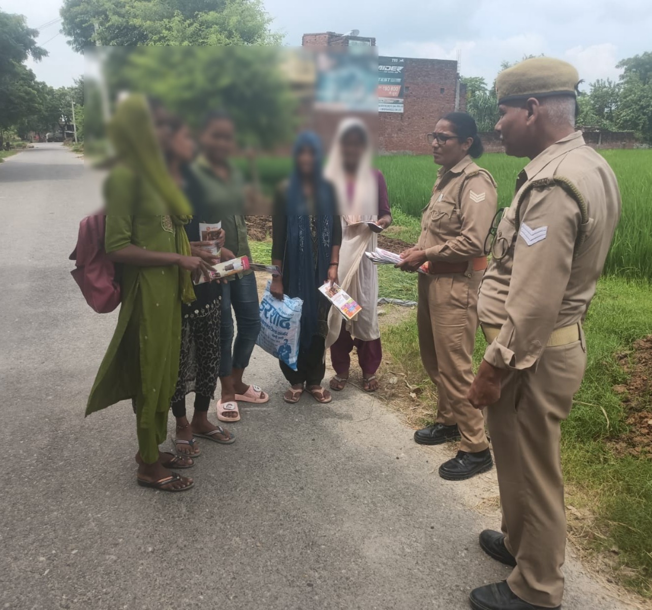 मिशन शक्ति के तहत महिलाओं को सुरक्षा की जानकारी