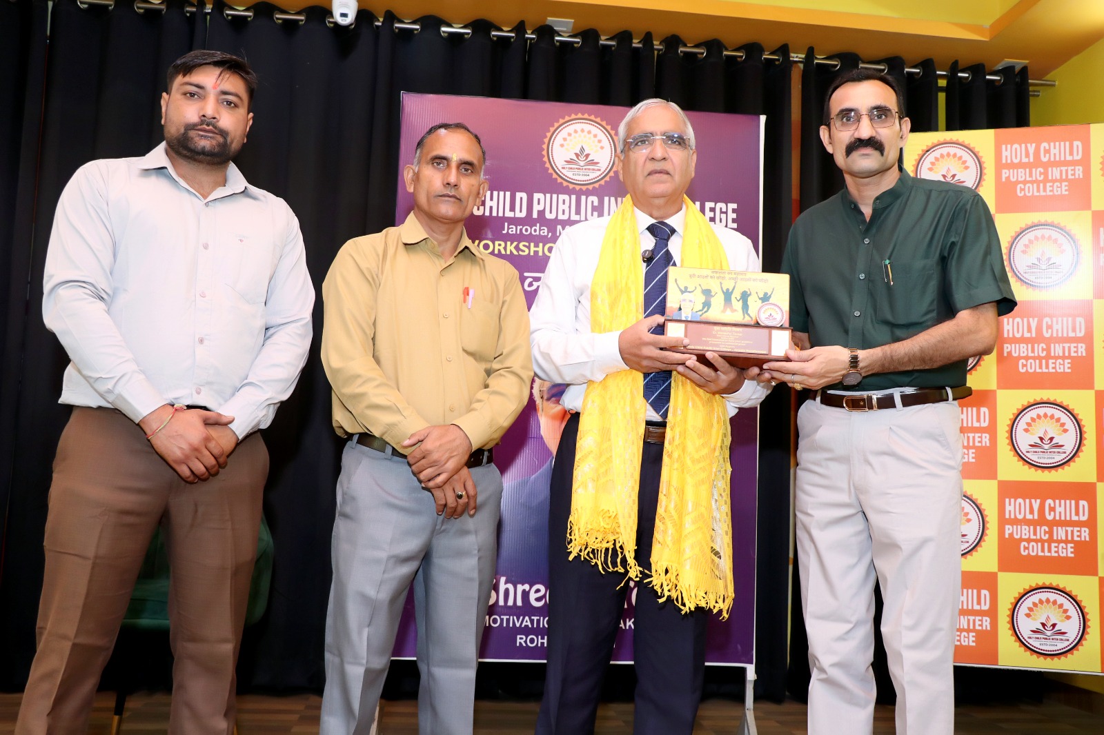 युवा जागृति मिशन कार्यशाला में विद्यार्थियों को दिया सफलता, संस्कार और अनुशासन का संदेश होली चाइल्ड पब्लिक इंटर कॉलेज, जड़ौदा, मुजफ्फरनगर में हुआ प्रेरणादायक कार्यशाला का आयोजन