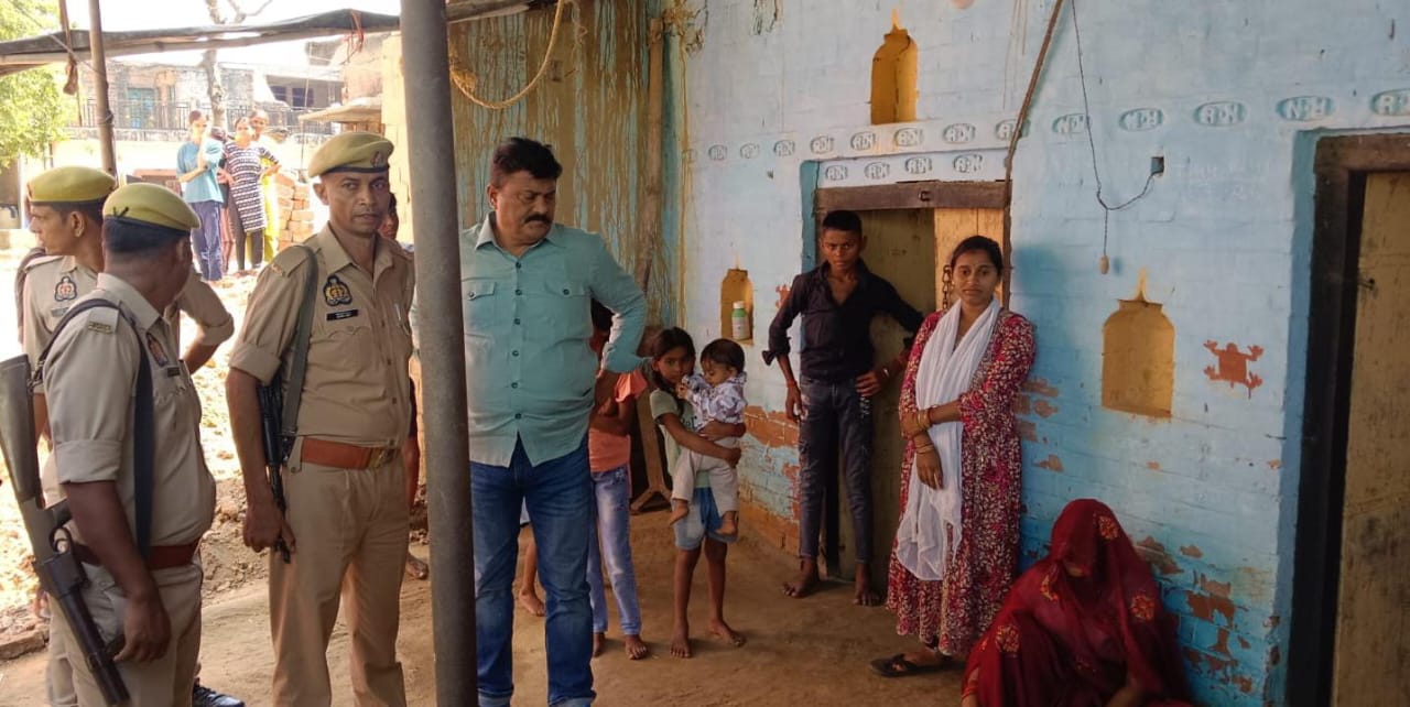 फॉलो अप - किसान की हत्या में सीडीआर खंगाल रहीं चार पुलिस टीमें, अब तक नहीं मिला सुराग - खेत में सोते समय गोली मारकर की गई थी हत्या, धारदार हथियार से भी किए गए थे वार