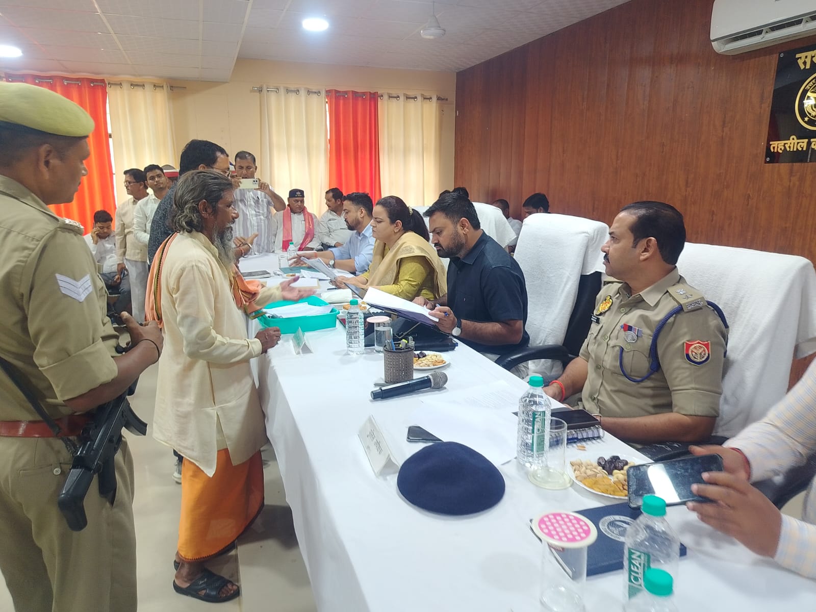 सम्पूर्ण समाधान दिवस में जिलाधिकारी ने सुनीं जनसमस्याएं, गुणवत्तापूर्ण एवं समयबद्ध निस्तारण के दिए निर्देश
