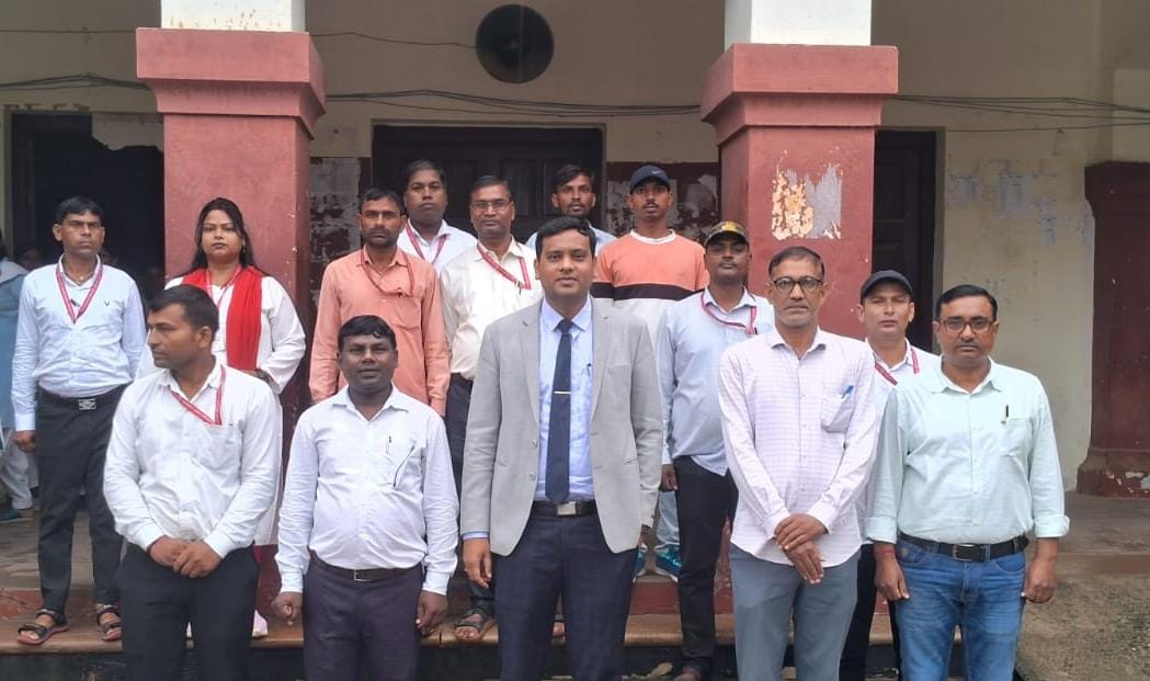 विधिक सेवा प्राधिकरण ने आदित्य नारायण राजकीय इंटर कॉलेज में जागरूकता अभियान चलाया सिविल जज विजय रतन गौतम ने बच्चों को पास्को एक्ट के बारे में जानकारी दी