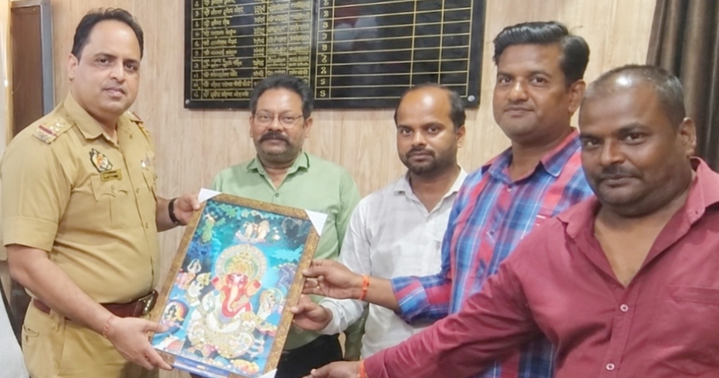 श्री गणेश सेवा संस्थान ने थानाध्यक्ष कमल भाटी को किया सम्मानित।