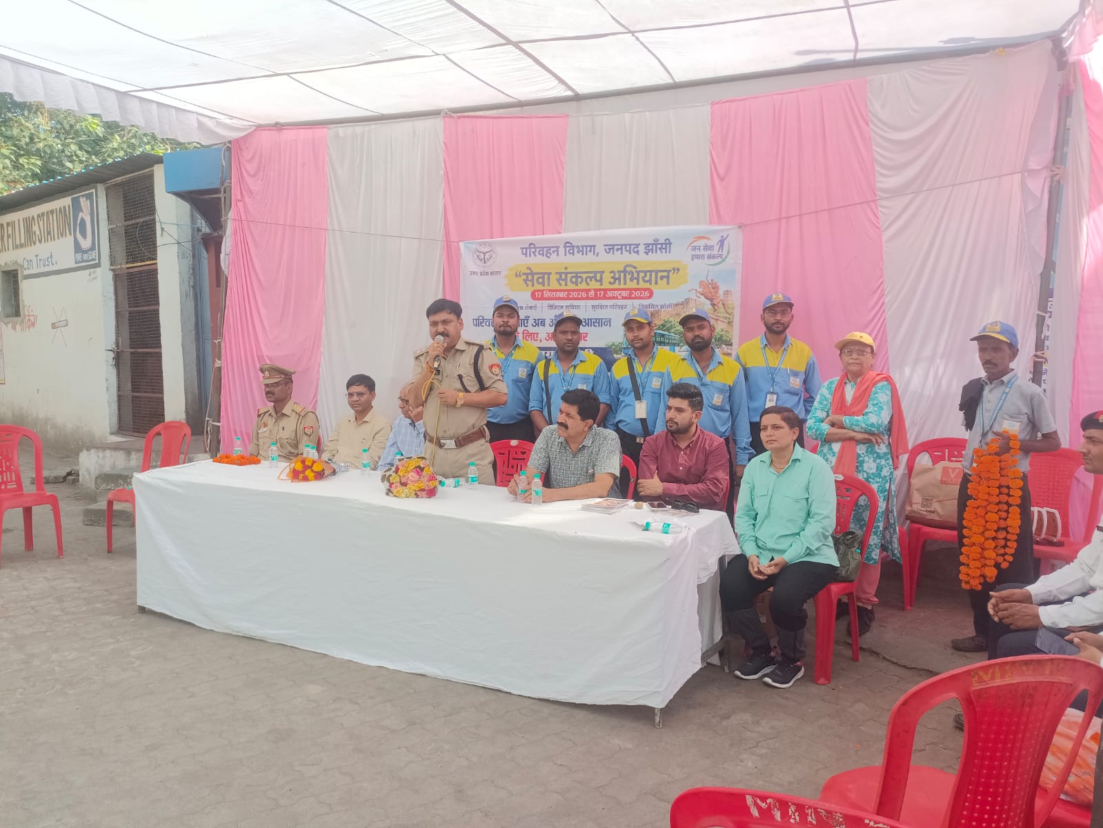 सेवा संकल्प अभियान के तहत परिवहन जागरूकता, वरिष्ठ नागरिकों से किया संवाद पेट्रोल पंप पर बांटे पंपलेट, पार्क में महिलाओं और वरिष्ठ नागरिकों की परिवहन संबंधी समस्याएं सुनकर किया निराकरण