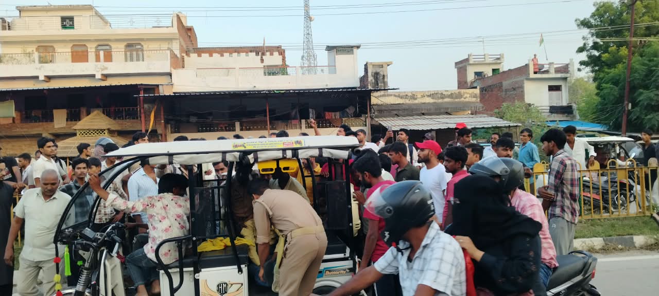 चार पहिया वाहन की टक्कर से बाइक सवार घायल, हालत गंभीर