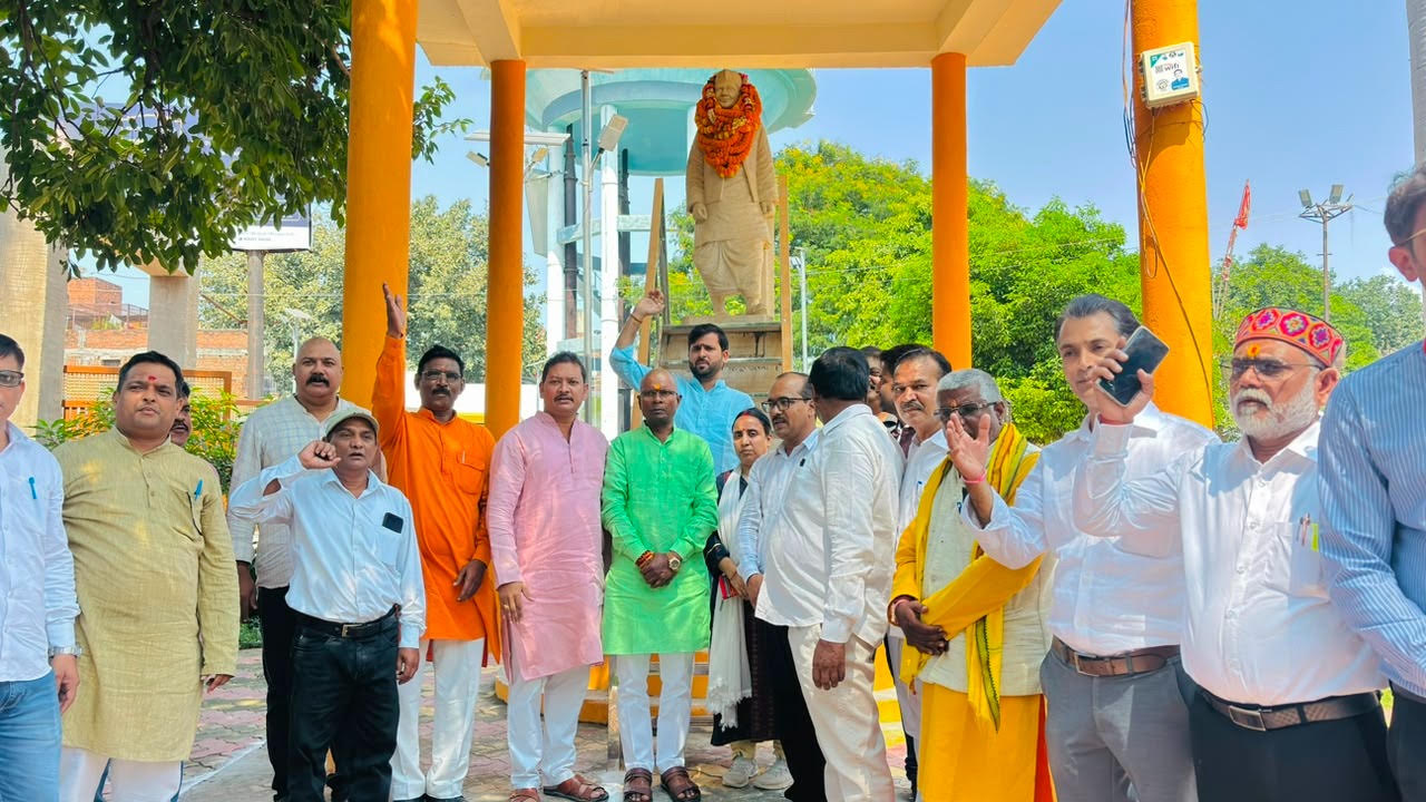 जिला भाजपा कार्यालय में गांधी व शास्त्री जयंती पर कार्यकर्ताओं ने अर्पित की श्रद्धांजलि