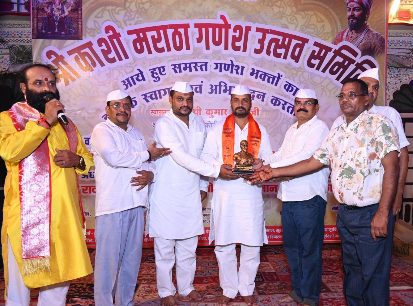 गणेश उत्सव में बच्चों ने दिखाई चित्रकला और मेहंदी कला की प्रतिभा