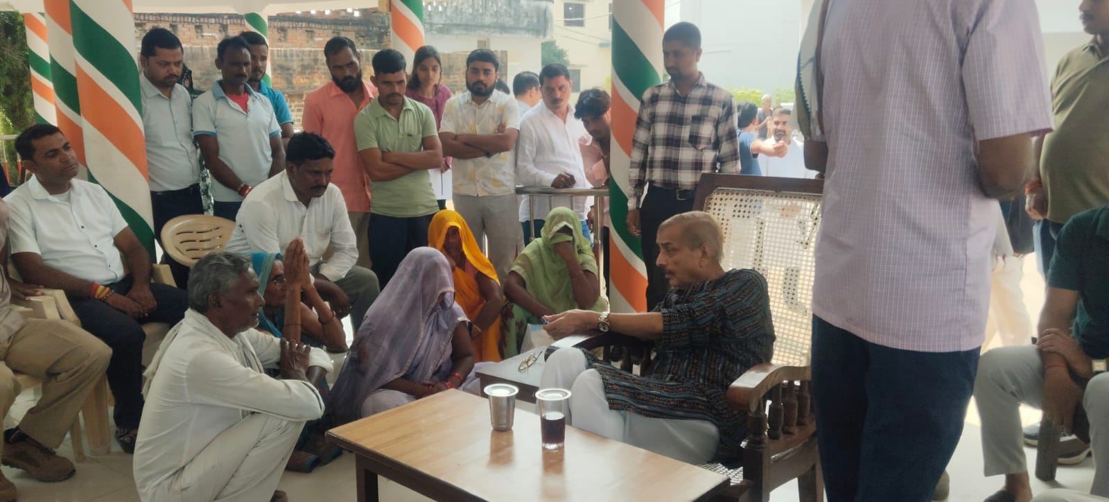 ’’सांसद प्रमोद तिवारी ने सुनीं जनसमस्याएं, पीड़ित परिवार को मदद का भरोसा’’