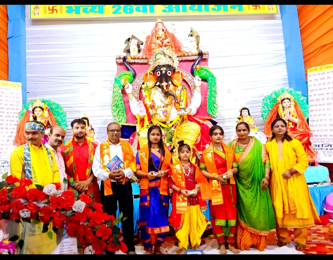 विराट गणपति महोत्सव करेलाबाग कालोनी का 26वां वर्ष धूमधाम से सपन्न प्रख्यात कलाकार रवीन्द्र कुशवाहा गणपति महोत्सव में हुए सम्मानित