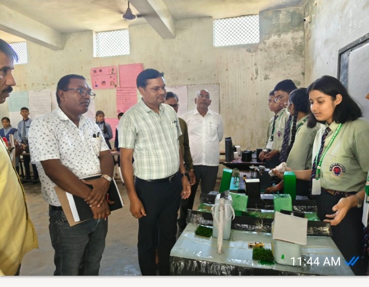 राष्ट्रीय बाल विज्ञान कांग्रेस में दिखी बच्चों की प्रतिभा  गांधी  इंटरमीडिएट कॉलेज पटेल नगर झूंसी में 32वीं राष्ट्रीय बाल विज्ञान कांग्रेस 2026 का सफल आयोजन