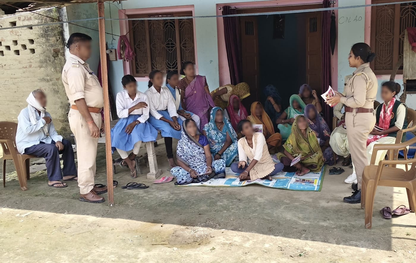 भदोही पुलिस ने मिशन शक्ति में महिलाओं-बालिकाओं को किया जागरूक हेल्पलाइन नंबर और कानूनी अधिकारों की दी जानकारी, साइबर अपराध से बचाव के उपाय भी बताए