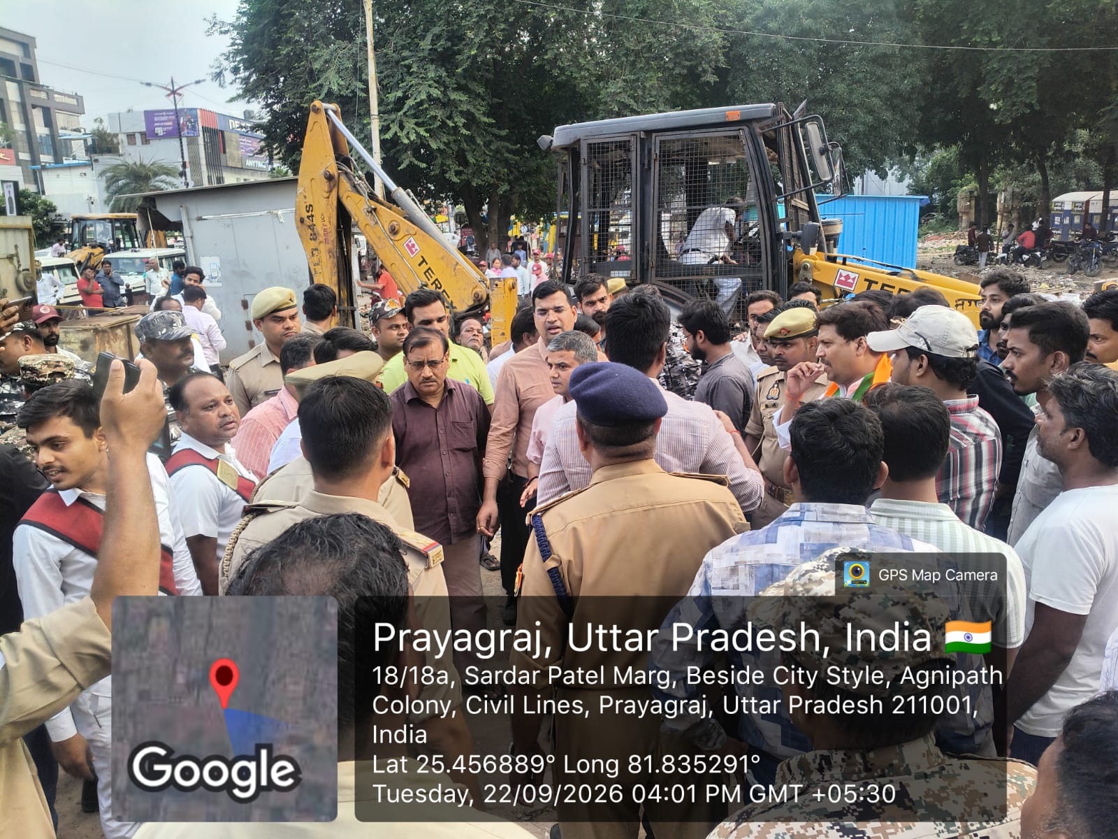 पॉलिटेक्निक मैदान के पास अतिक्रमण हटाने की कार्रवाई, प्रशासन व नगर निगम की टीम रही मौजूद