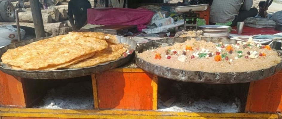 घुघाल मेले को बदनाम करने की साजिश, अंधेरी रात में तीन हलवा-पराठा दुकानदार होटल उखाड़कर फरार