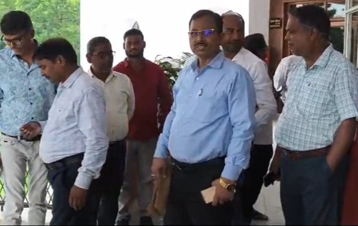 5 किलो एफटीएल सिलेंडर की जबरन बिक्री से नाराज एलपीजी वितरक, डीएम से लगाई कार्रवाई की गुहार