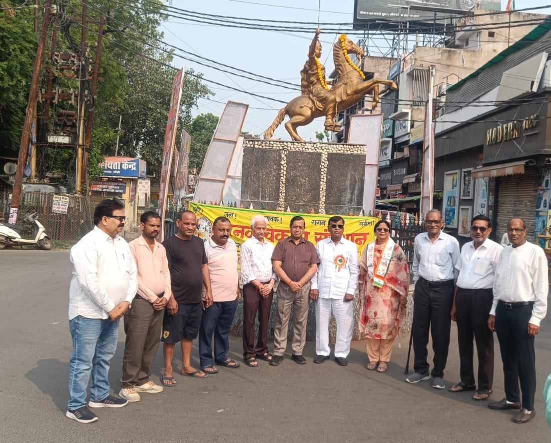 जन्म की तिथि पर रानी को नमन करते हुए दी 19 की सलामी