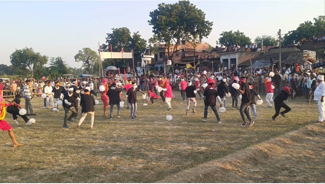 "दारानगर की ऐतिहासिक दो दिवसीय कुप्पी युद्ध का हुआ समापन पहले दिन चार व दूसरे दिन तीन राम-रावण दल के बीच हुआ रोमांचकारी युद्ध"