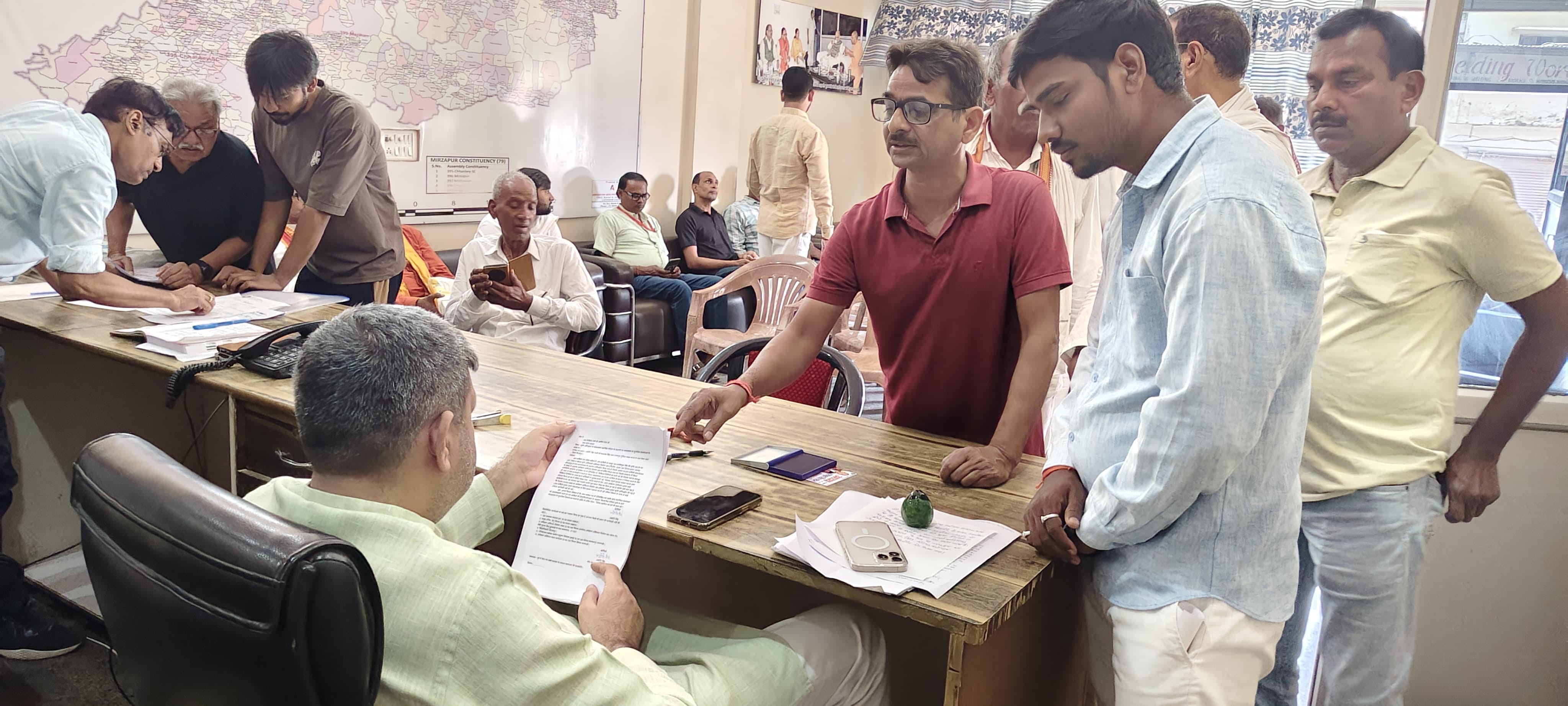 कैबिनेट मंत्री आशीष पटेल ने श्जनसंवादश् में सुनीं सैकड़ों फरियादें, अधिकारियों को दिए त्वरित निस्तारण के निर्देश