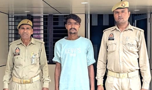 औरैया में पुलिस की कार्रवाई, कई धाराओं में वांछित आरोपी गिरफ्तार
