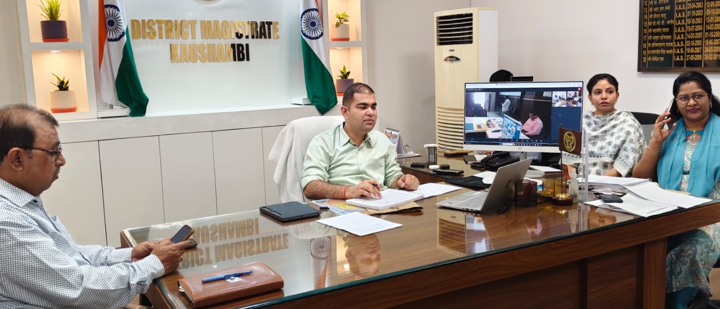 जिलाधिकारी ने की नगर पालिका परिषद/नगर पंचायतों के निर्माण कार्यों की प्रगति की समीक्षा  सभी निर्माण कार्य 15 नवम्बर तक पूर्ण कराने के निर्देश