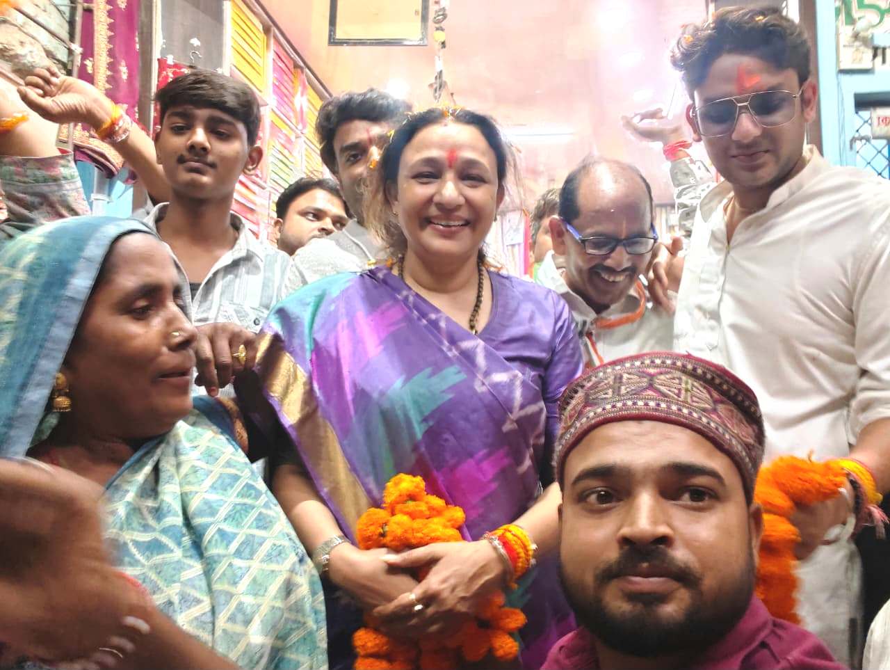 पैतृक बाजार संग्रामगढ़ में भी प्रदेश अध्यक्ष मोना का प्रमोद के साथ हुआ भव्य स्वागत।।