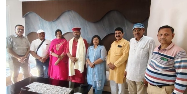 हिंदी हमारी पहचान और संस्कृति की संवाहक : डॉ. श्रीप्रकाश मिश्र -