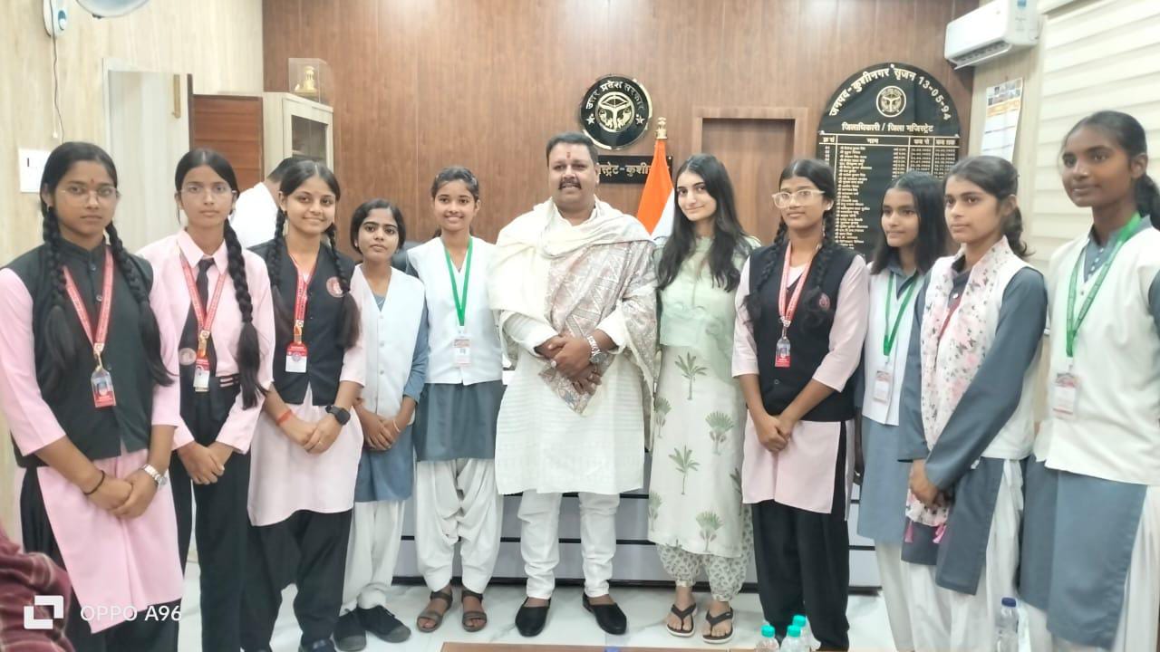 16 साल की छात्रा की पहल, पडरौना में डिजिटल लाइब्रेरी की उम्मीद, डीएम ने दिया समर्थन