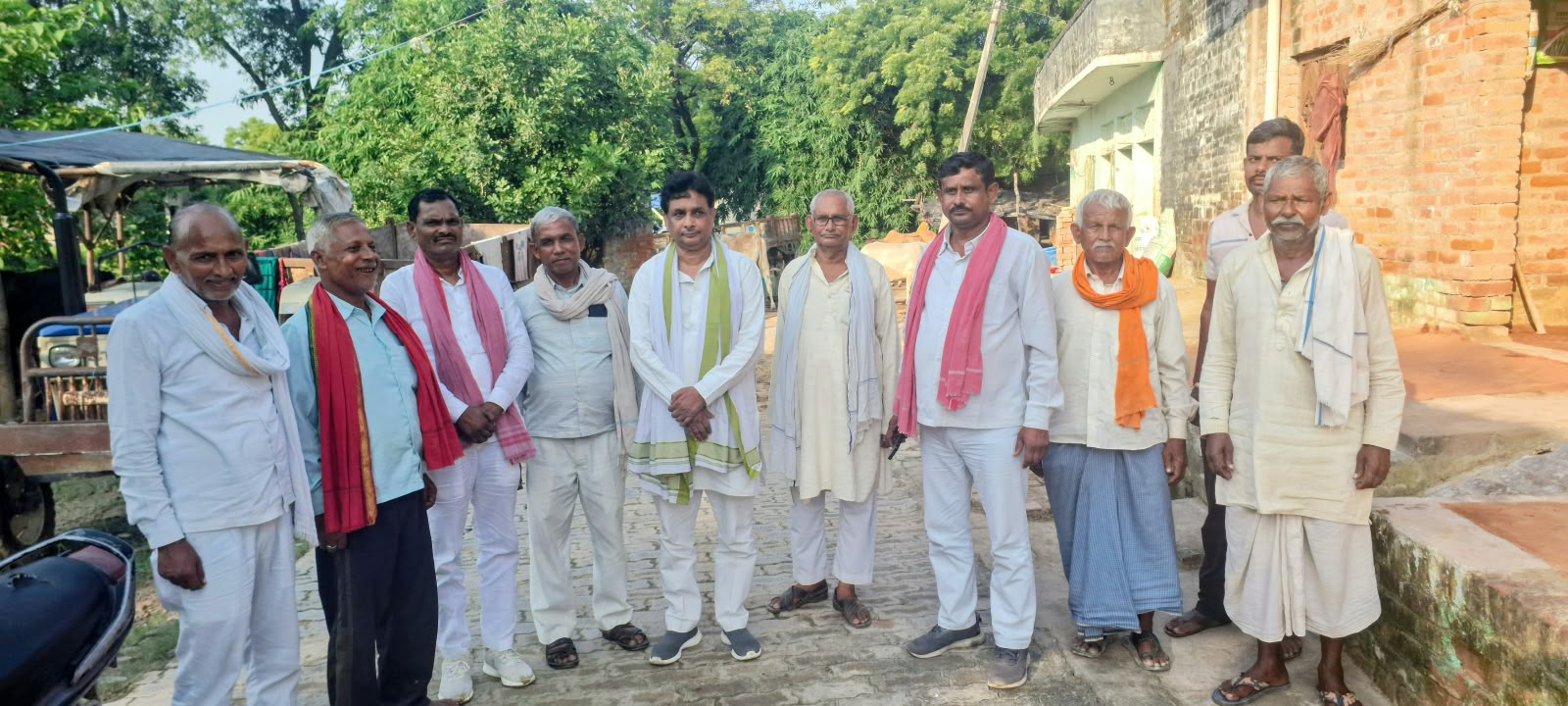 बिंदकी विधानसभा में सपा का जनसंपर्क, नए मतदाता बनाने पर दिया जोर