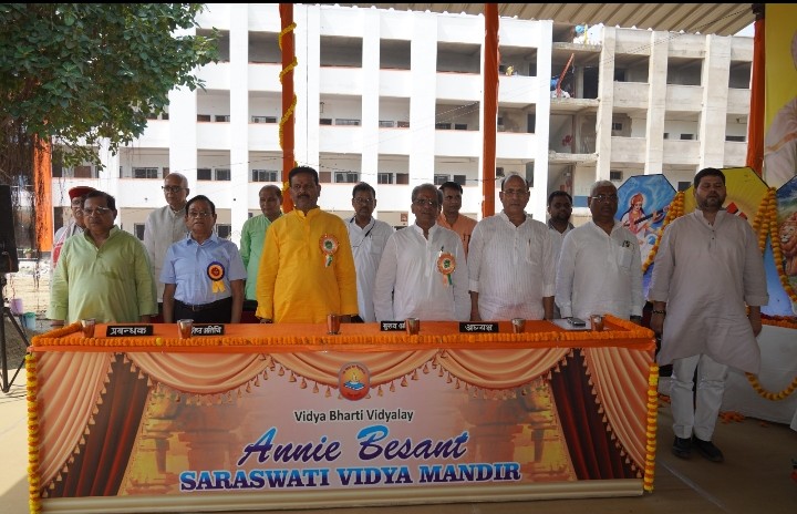 एनी बेसेन्ट विद्यालय ने सौ वर्षों में शिक्षा के क्षेत्र में उल्लेखनीय योगदान दिया रू महापौर
