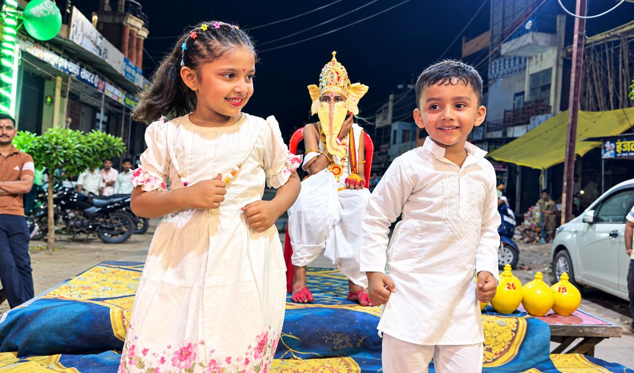 राजसी सवारी में गूंजे गणपति बप्पा के जयकारे, बाल कलाकारों ने बांधा समां 11 दिवसीय गणपति महोत्सव में बाल कलाकारों की भक्तिमय प्रस्तुतियां बनीं आकर्षण का केंद्र