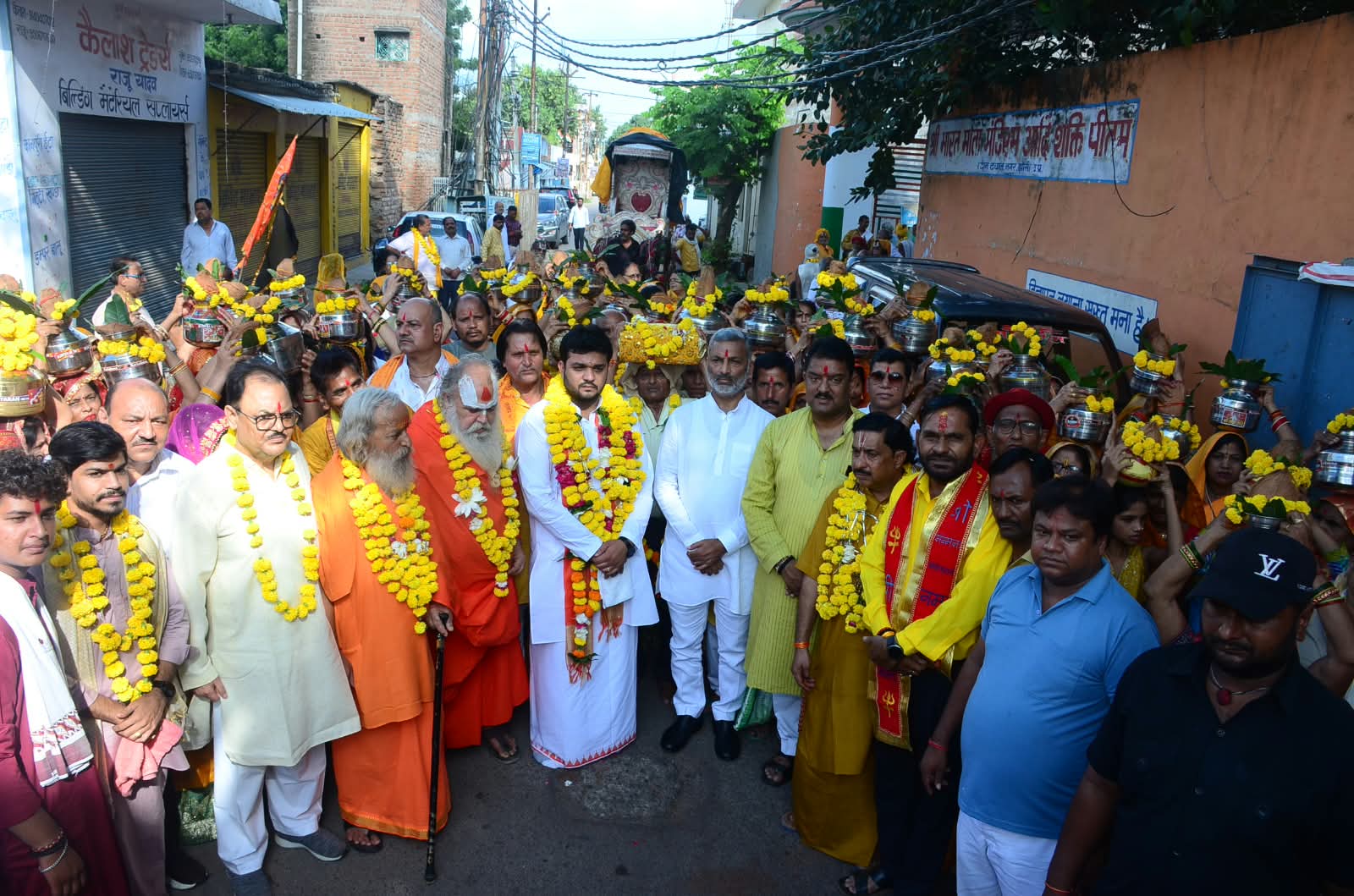श्रीमद भागवत ज्ञान यज्ञ कथा की निकली भव्य मंगल कलश यात्रा