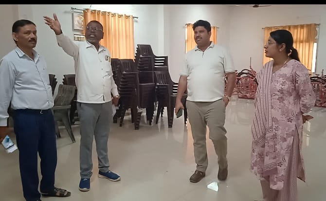 सदर एसडीएम ने हसवा ब्लॉक के एमएलसी मतदान केंद्र का किया निरीक्षण - 23 अक्टूबर को होने वाले एमएलसी चुनाव को लेकर व्यवस्थाओं का लिया जायजा