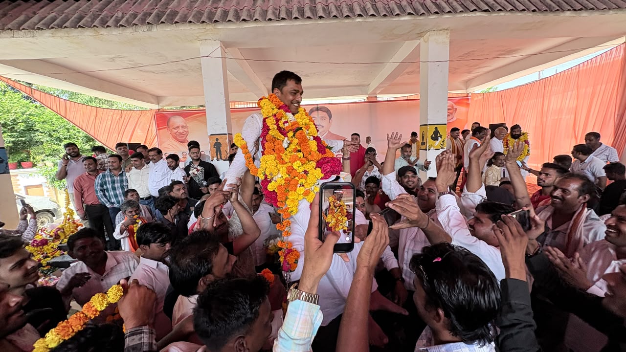 भव्यता और उल्लास के साथ मनाया गया बबीना विधायक राजीव सिंह पारीछा का जन्मदिन