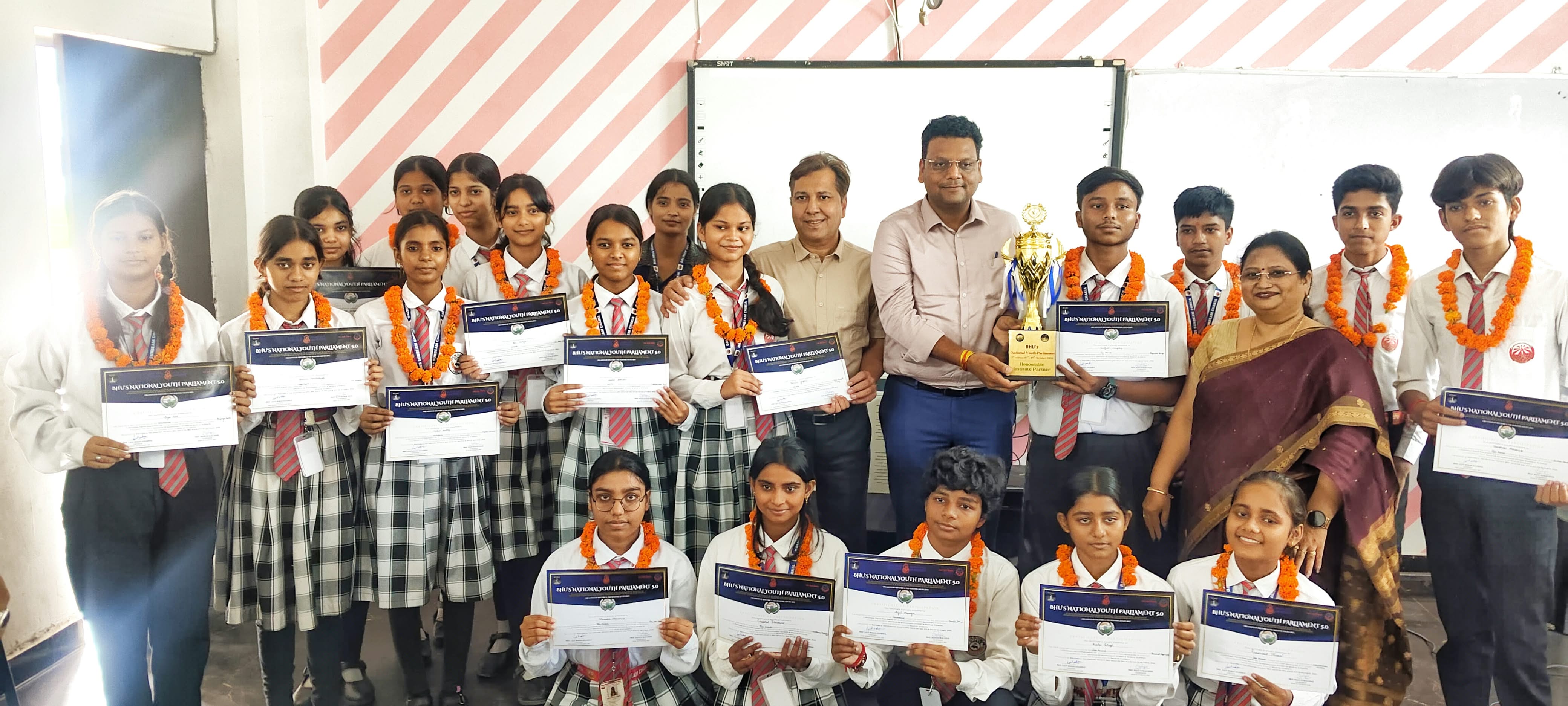 बीएचयू में शानदार प्रदर्शन कर विद्यार्थियों ने चकिया व चन्दौली का नाम देशभर में किया गौरवान्वित काशी हिंदू विश्वविद्यालय में राष्ट्रीय युवा संसद में डालिम्स सनबीम चकिया ने लहराया परचम