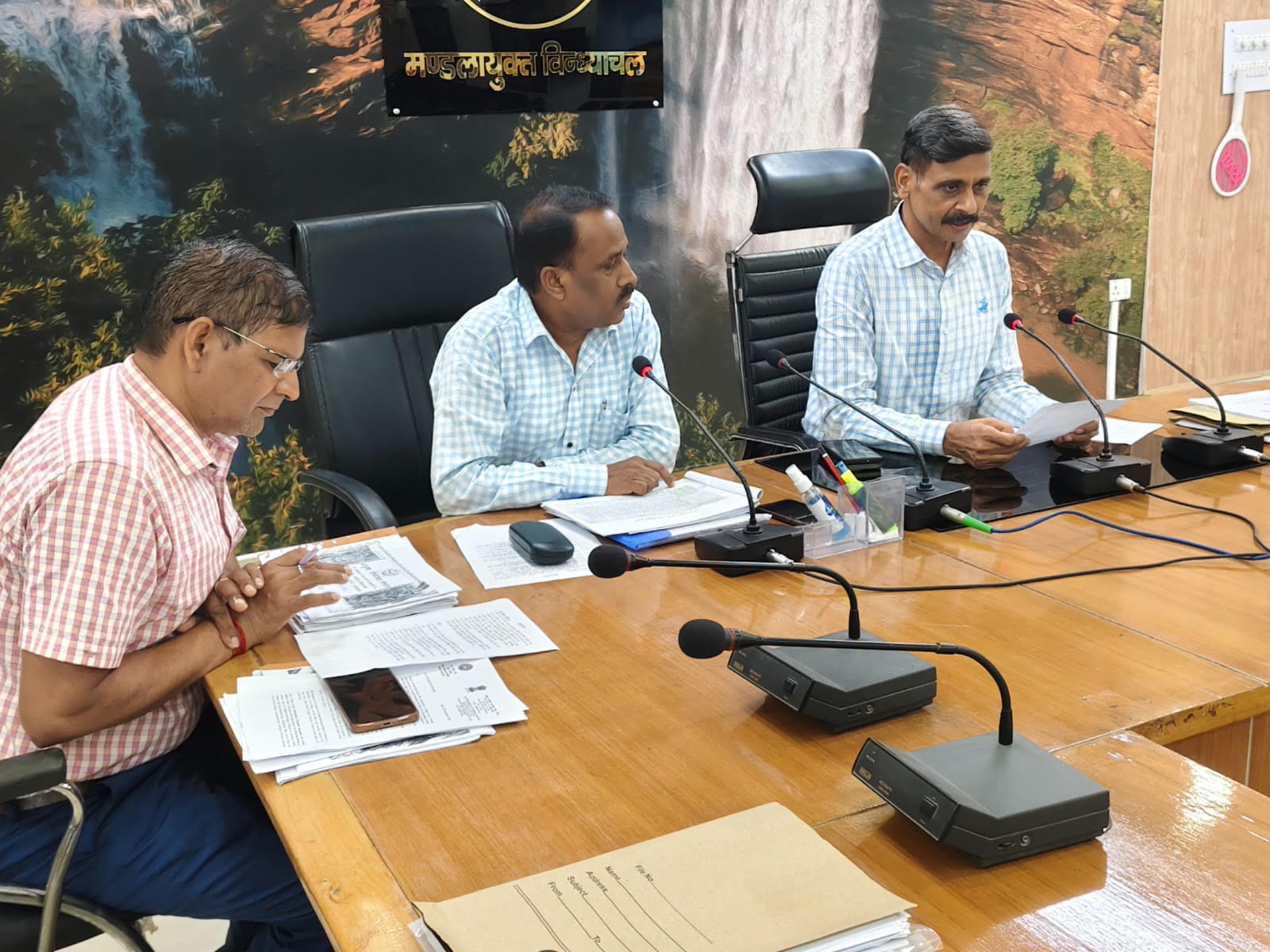नवरात्र से पहले सड़कें दुरुस्त कराएं, लापरवाही पर होगी निलम्बन की संस्तुति रू मण्डलायुक्त