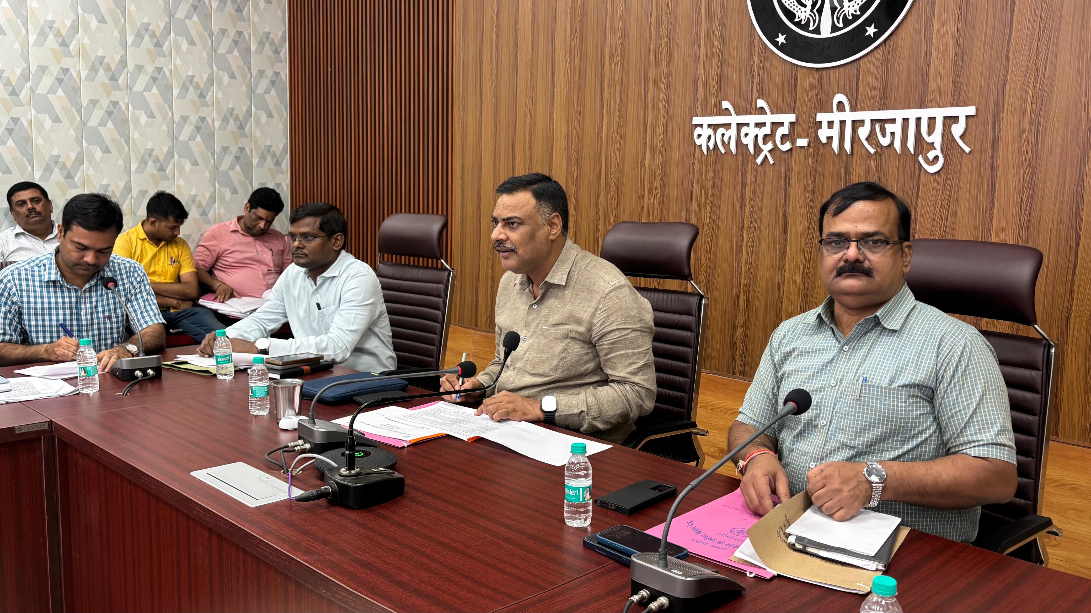 नगर में जल निगम द्वारा खोदे गए गड्ढों की कराएं मरम्मत, अन्यथा होगी कार्यवाही - जिलाधिकारी