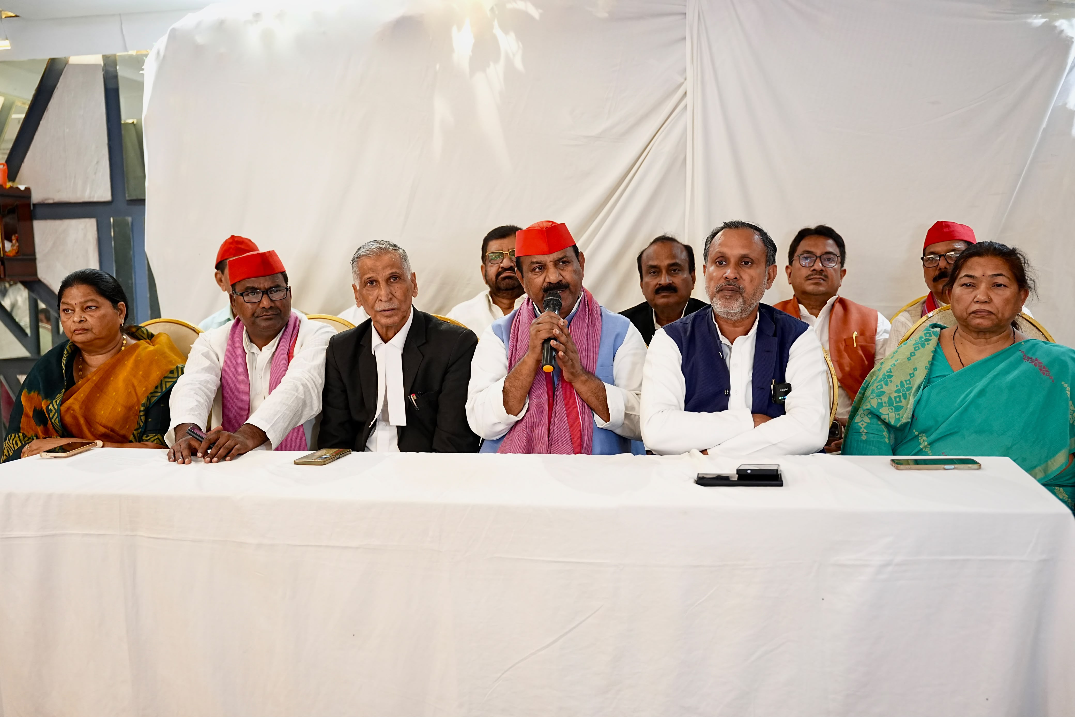 भाजपा के पास जनता के सवालों का जवाब नहीं, पीडीए की एकजुटता सत्ता से करेगी दूर -श्यामलाल पाल भाजपा कर रही साजिश, मतदान के पूर्व सपा नेताओं को नजर बंद की योजना -डॉ मानसिंह यादव