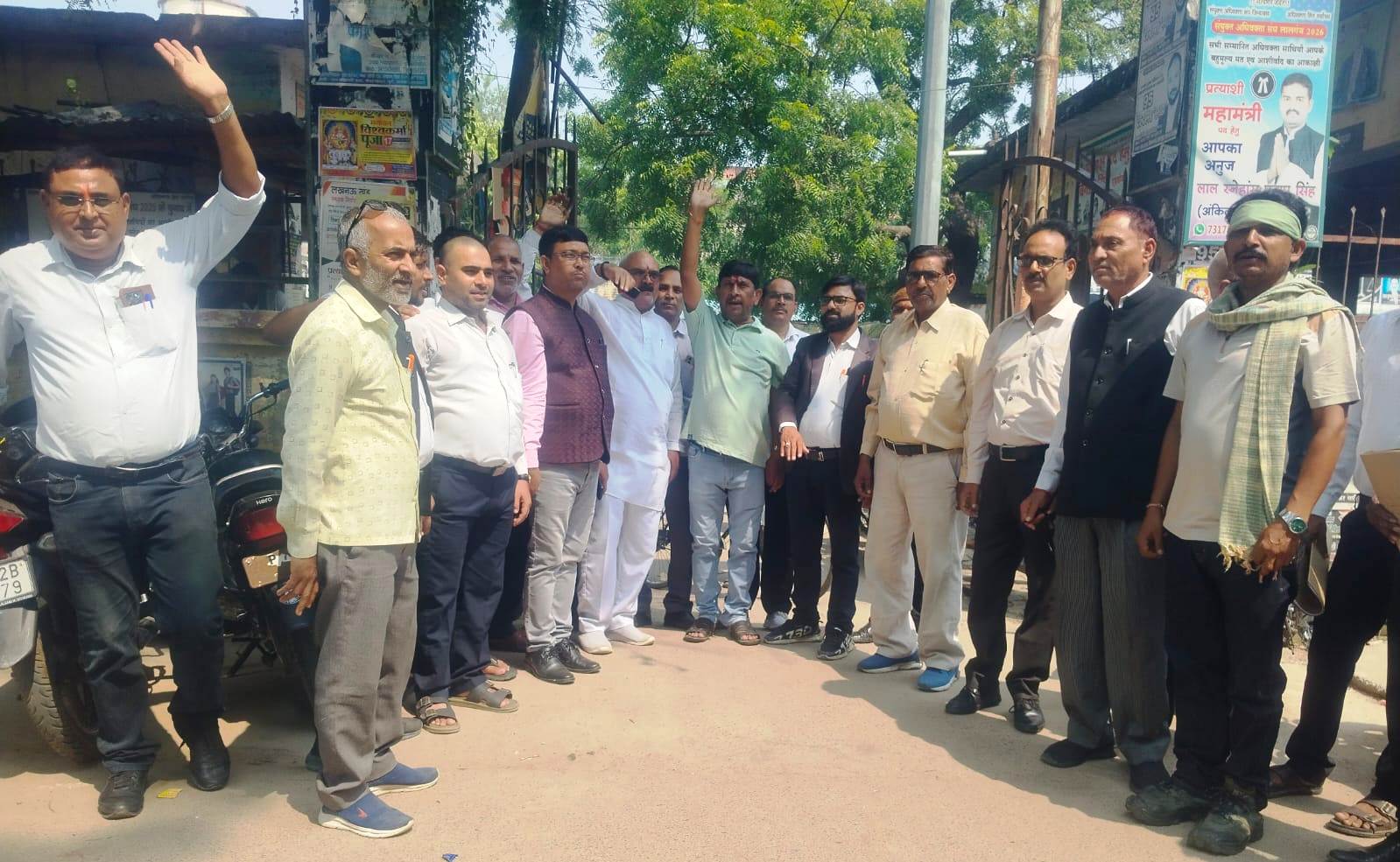 एमवी एक्ट चालान का क्षेत्राधिकार वापस होने पर भड़के वकील, किया विरोध प्रदर्शन