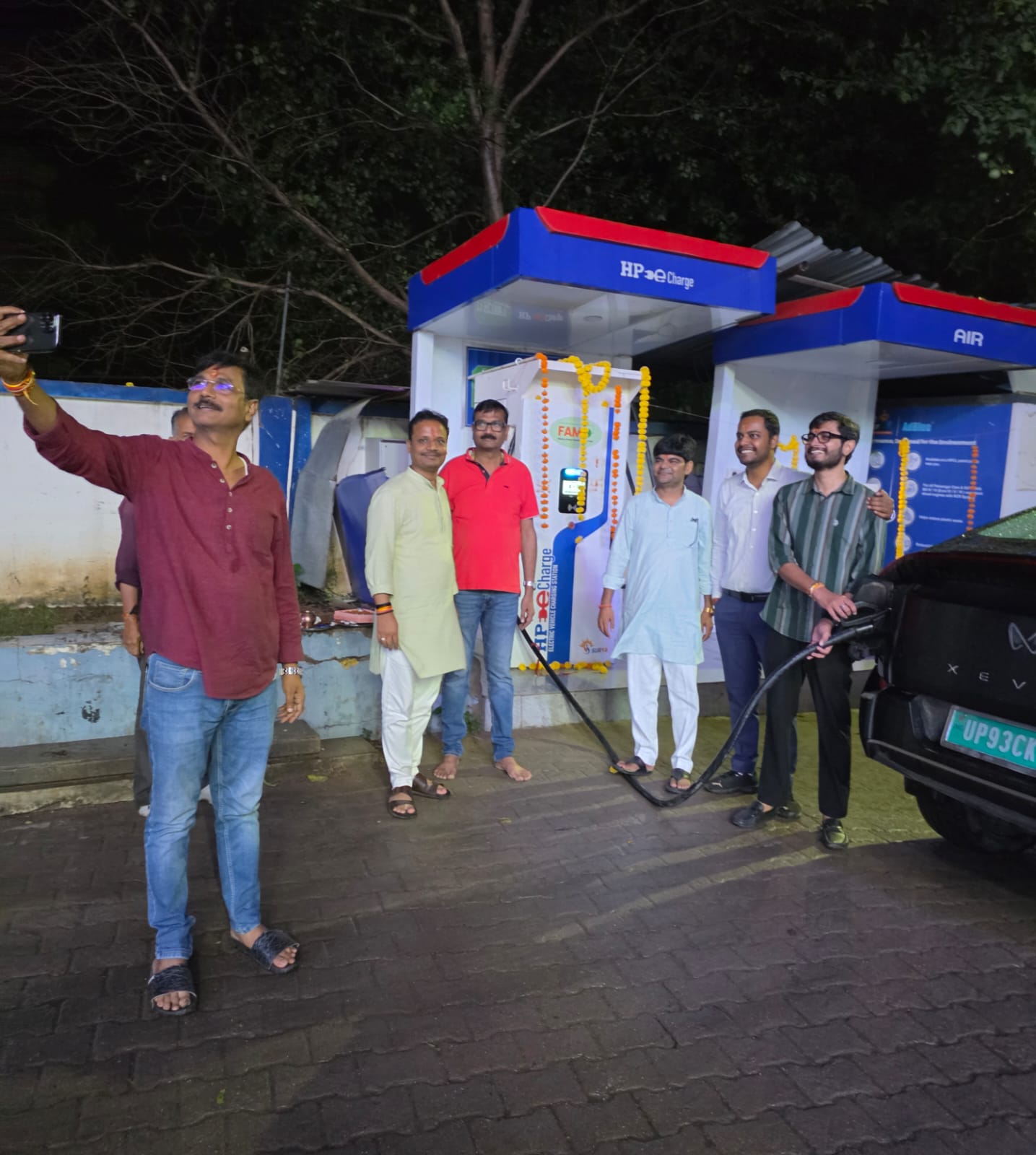स्वामी फिलिंग स्टेशन पर इलेक्ट्रिक वाहन चार्जिंग स्टेशन का शुभारंभ एनएच-27 से गुजरने वाले इलेक्ट्रिक वाहन चालकों को मिलेगी सुविधा, स्वच्छ परिवहन को मिलेगा बढ़ावा