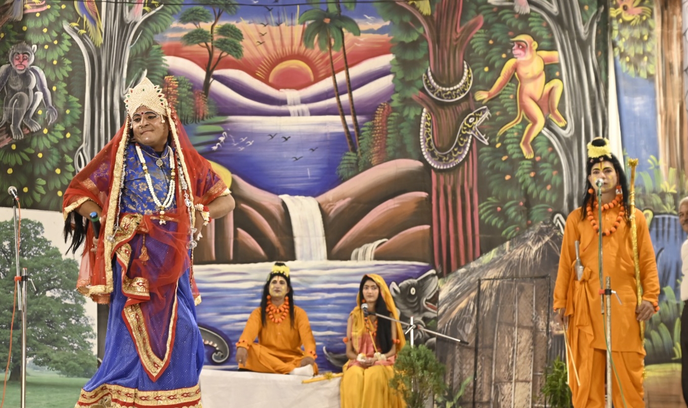 श्री राम जानकी लीला मंचन समिति के तत्वावधान में आयोजित रामलीला में भरत मिलाप  पंचवटी, सूर्पणखा मोह, खर्दूषण वध की सुंदर लीलाओं का बडा ही भव्य मंचन किया गया
