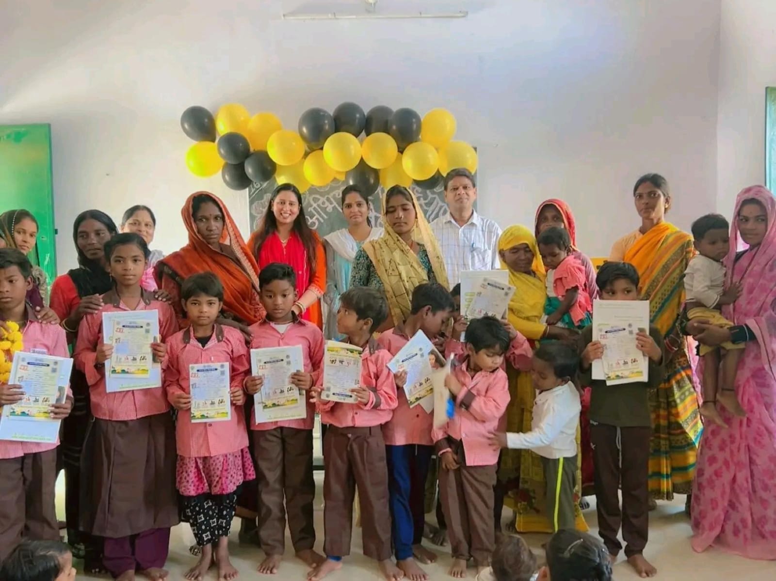 प्राथमिक विद्यालय में मेगा पीटीएम का आयोजन बच्चों की शिक्षा, बालिका स्वास्थ्य और रोजगार के मुद्दों पर हुआ मंथन