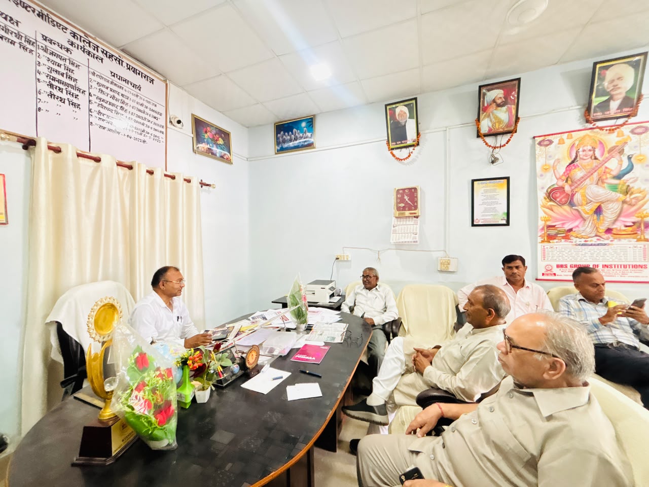 शिक्षकों की समस्या का निस्तारण शिक्षक ही करेगा रू शिवशंकर पटेल इलाहाबाद - झांसी  स्नातक एमएलसी चुनाव के निर्दलीय प्रत्याशी ने प्रयागराज में स्नातक मतदाताओं से मिले, मांगा अपने पक्ष में वोट