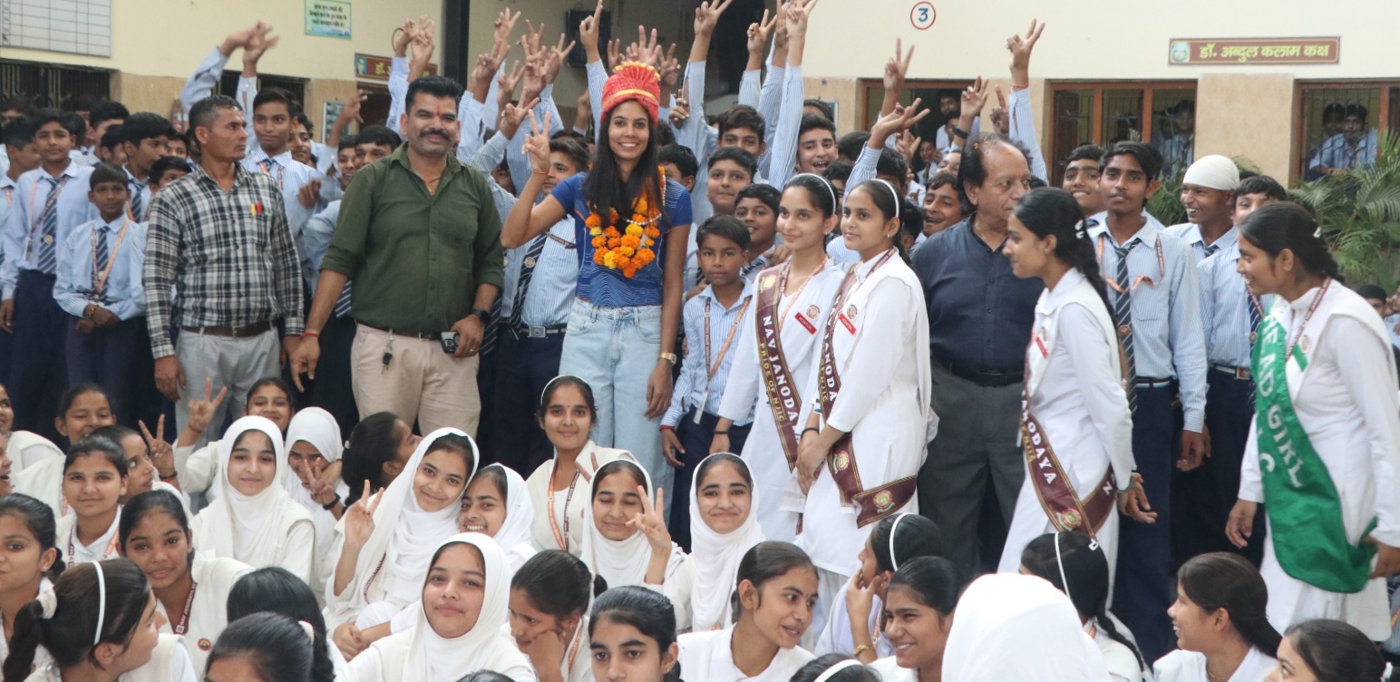 नव जनोदय इंटर कॉलेज में एशियन गेम्स की स्वर्ण पदक विजेता सम्मानित