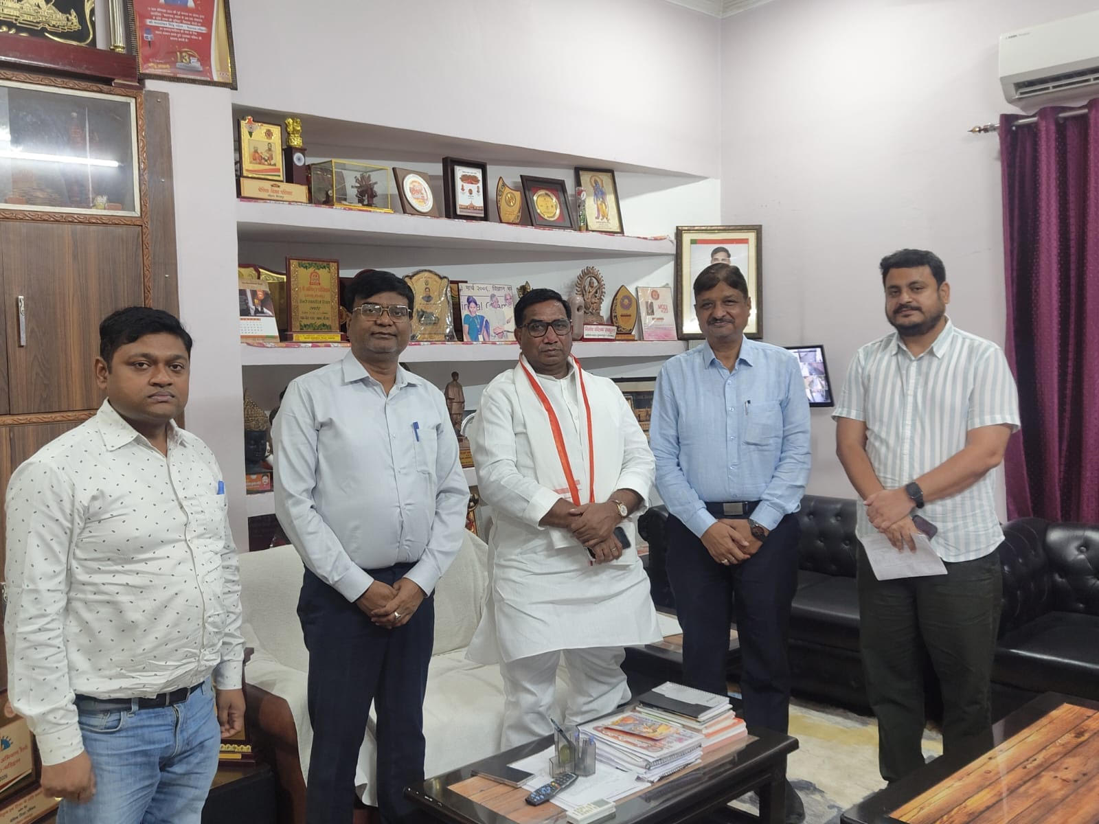 बिजली व्यवस्था को लेकर विधायक रमाशंकर पटेल ने अधिकारियों के साथ की बैठक, दिए आवश्यक निर्देश
