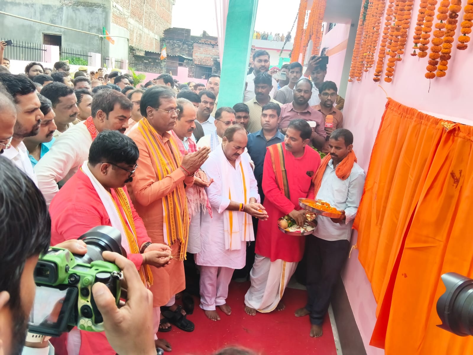 प्रभारी मंत्री दारा सिंह चौहान ने दुदही नगर पंचायत कार्यालय एवं डिजिटल लाइब्रेरी का किया लोकार्पण